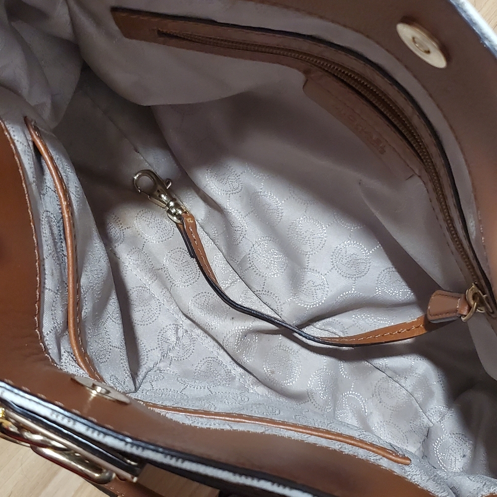 Authentic Michael Kors Hamilton Satchel - Picture 4 of 5